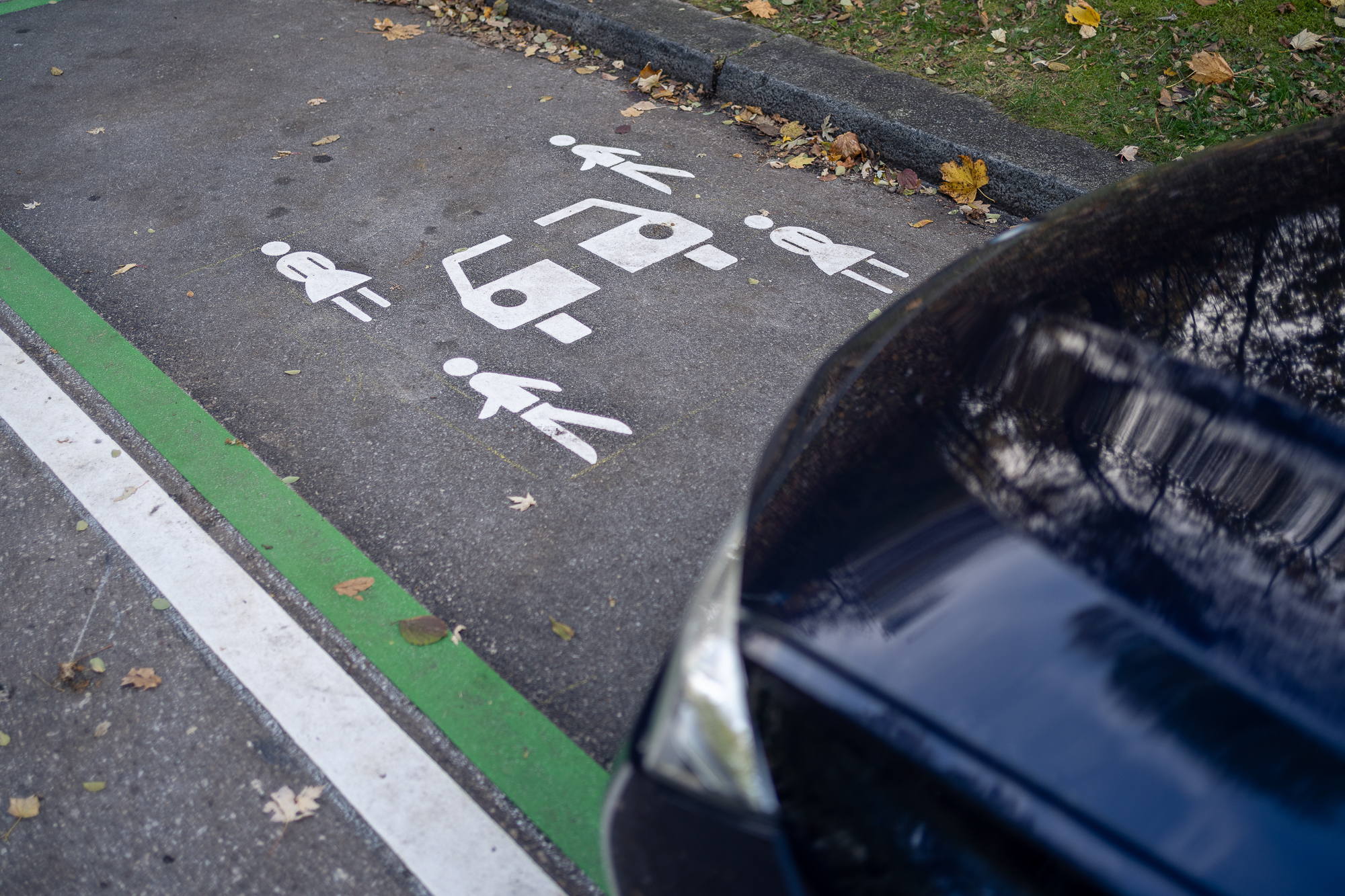 Ansicht der Bodenmarkierung für Carsharing.